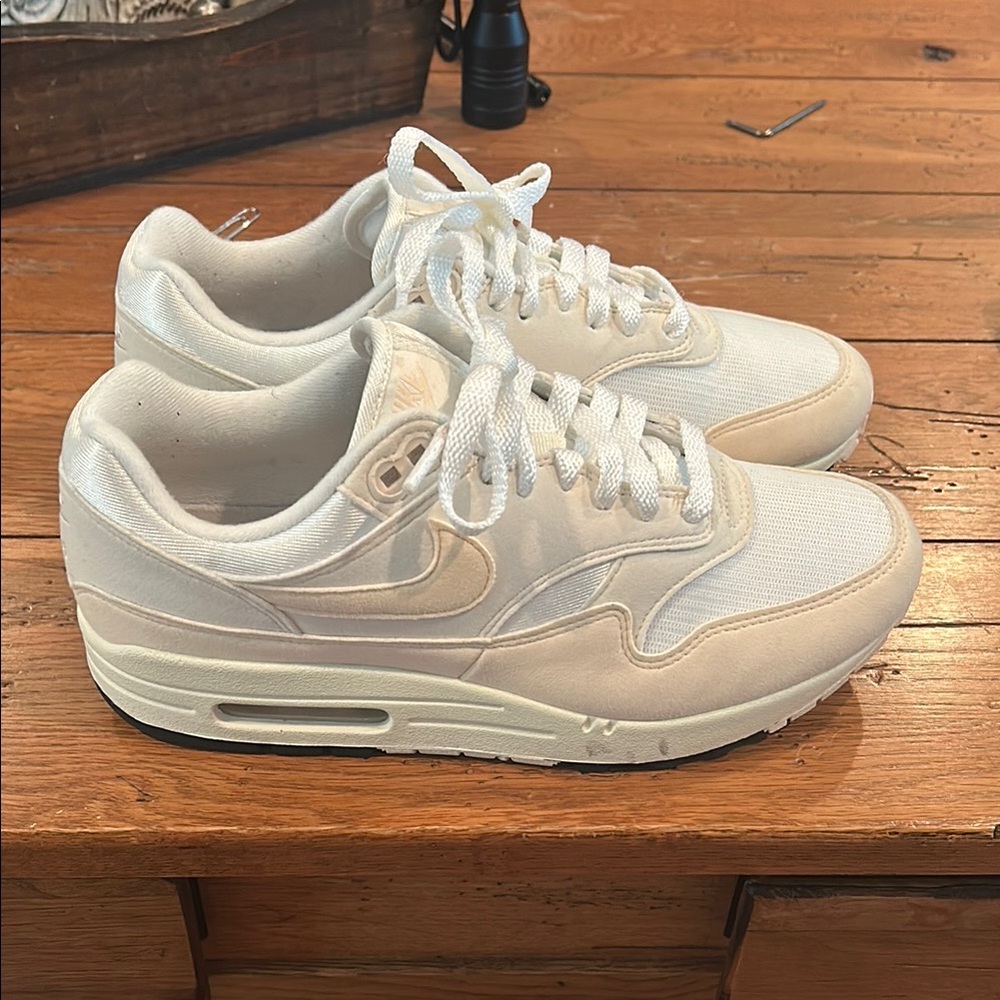 Women’s Nike air max size 9.5